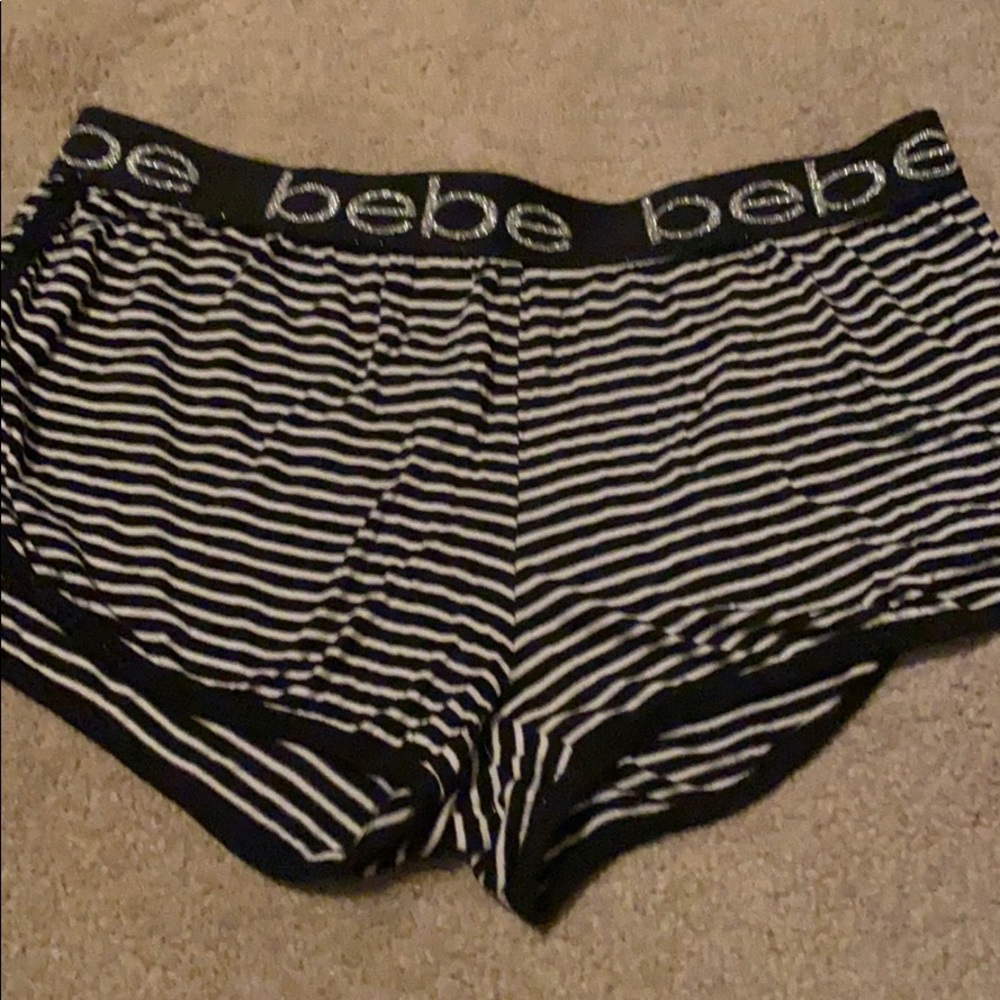 Women’s Sz medium Bebe shorts black & white